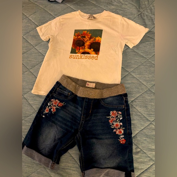 Girls’ size L bundle, flowers jean shorts and tee - Picture 1 of 2
